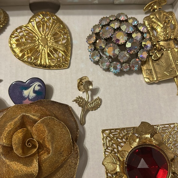 Assorted Brooch Set - Picture 3 of 9